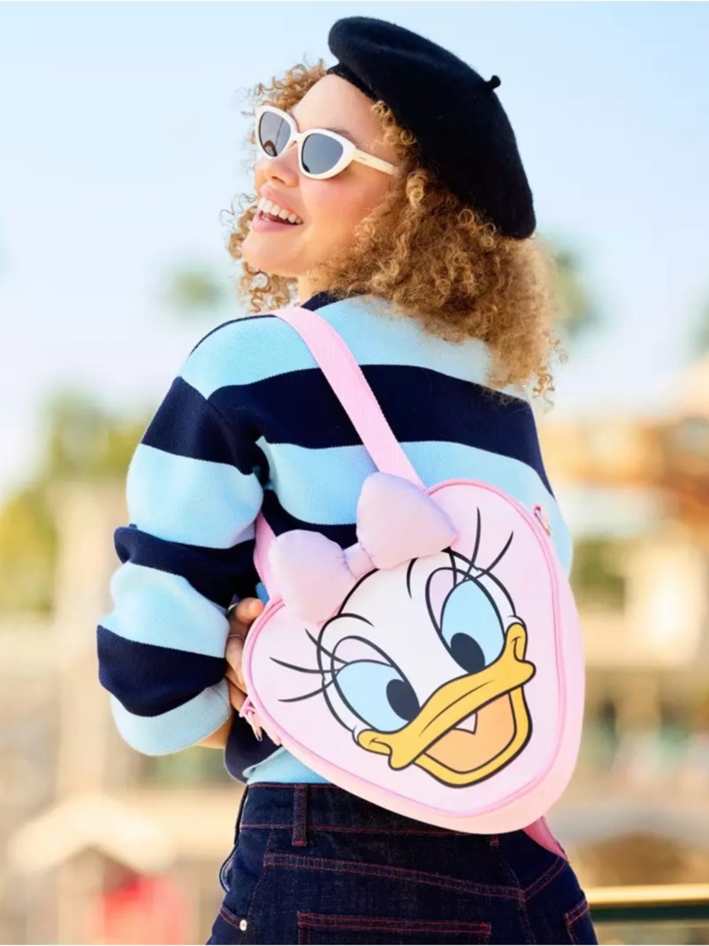 Disney Parks 2026 Daisy Duck Mini Face Heart Tote Crossbody /Shoulder Bag - Picture 4 of 7